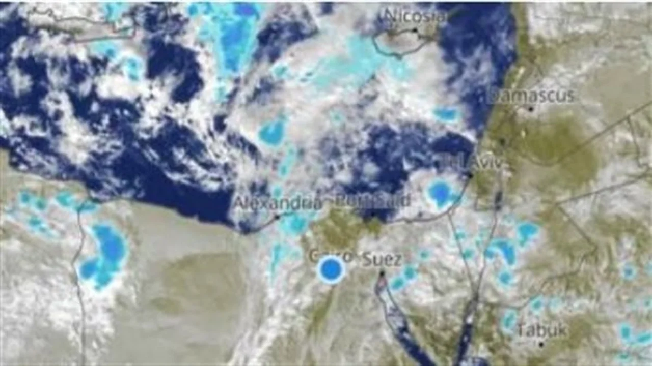 صور الأقمار الصناعية ترصد حركة السحب نحو القاهرة ومختلف المحافظات المصرية